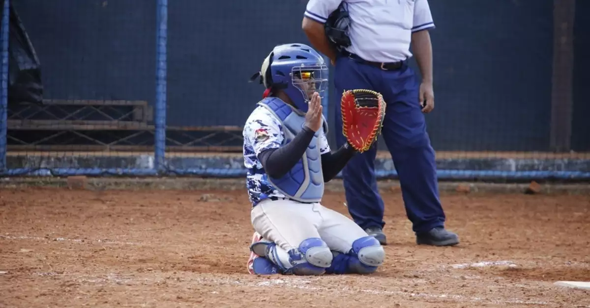 Why do catchers paint their nails in baseball