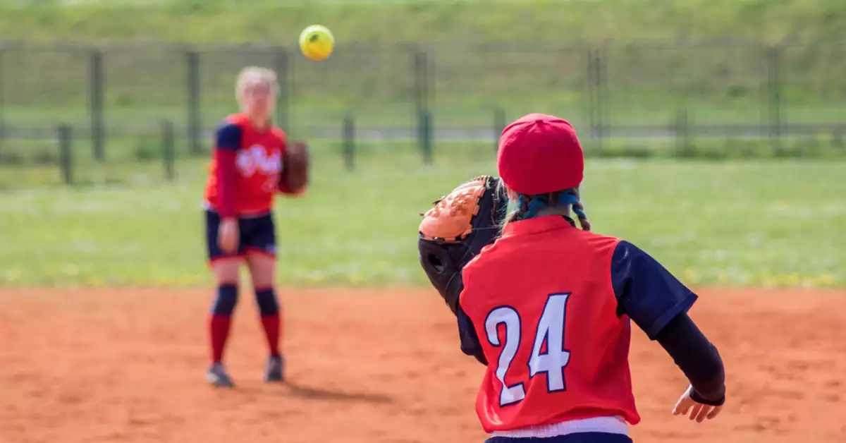 how to throw a curveball in softball